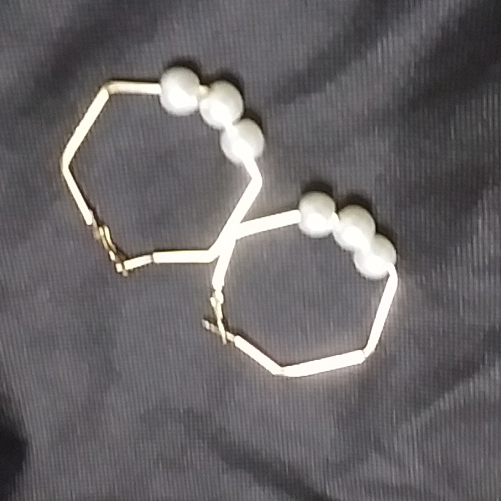 Earring - Picture 2 of 5